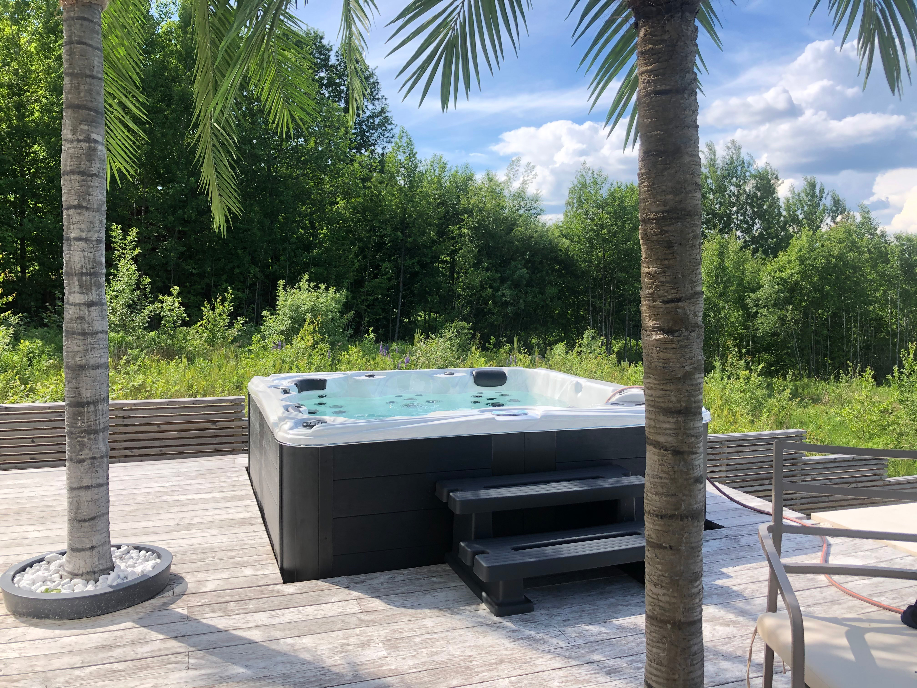 Hvad er forskellen på en jacuzzi® og en udespa?